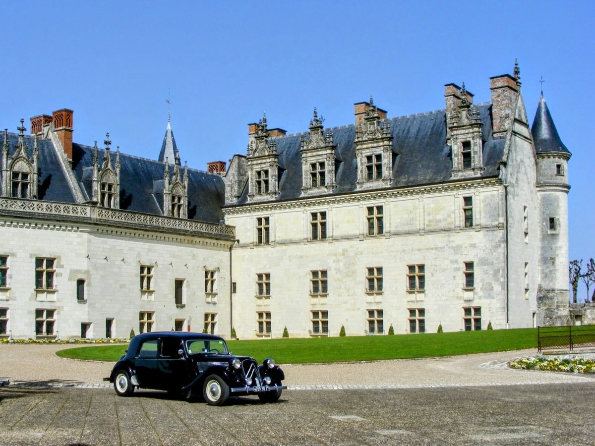 Château d'Amboise with the classic Citroën